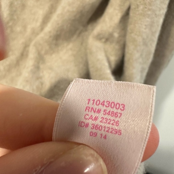 VICTORIA SECRET 100% CASHMERE WRAP TOP CARDIGAN -
M/L - Picture 5 of 9